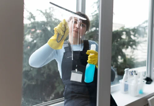 Nettoyage de vitres intérieures et extérieures à Cabourg